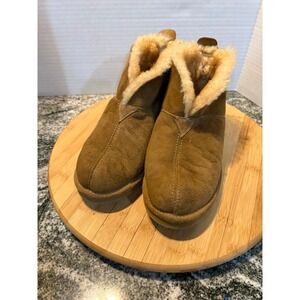 Cabelas Womens Brown Suede Sheepskin Lined Bootie Slippers Size Unknown